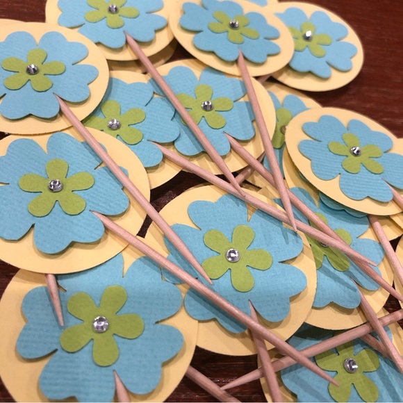 24 pcs Cupcake Toppers - Picture 3 of 3